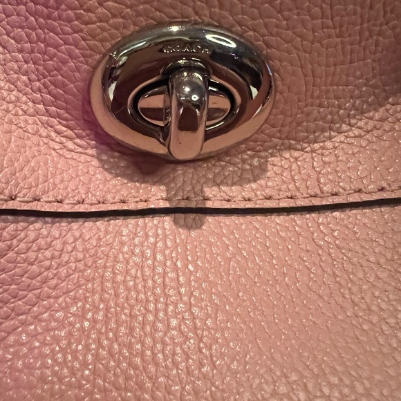 Coach Edie Turnlock. Pink Pebbled leather. - Picture 4 of 16